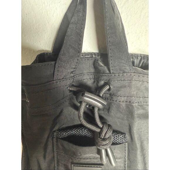 NWT Alo Yoga Crossbody Bucket Bag Black - Picture 3 of 14